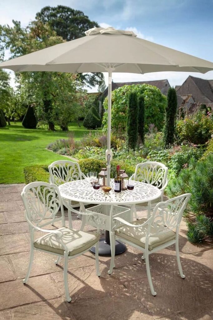 Sillas Metalicas Mesa Metal Blamcas Comedor Jardin Piso Decorado Decoracion Encanto Natural Diseno Patios Jardines 683x1024